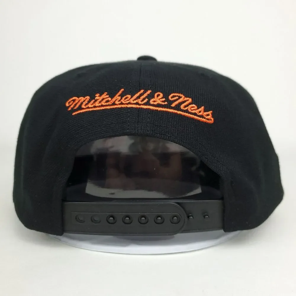 NY Islanders Mitchell & Ness NHL Snapback Hat Cap 3D Logo Gradient Art Black NWT